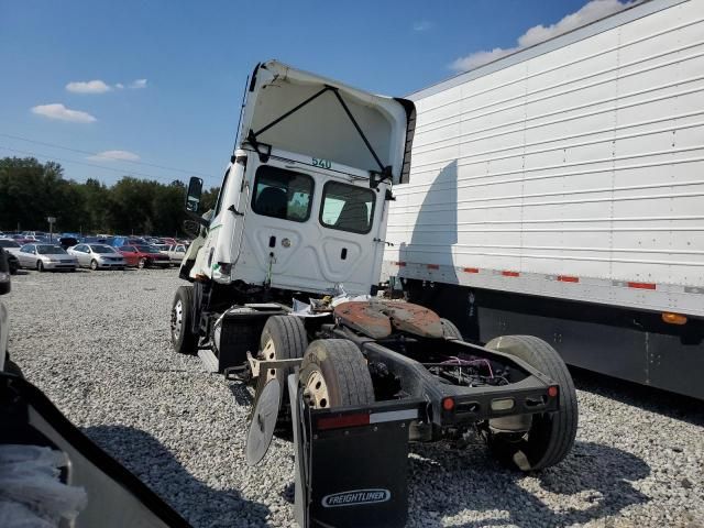 2020 Freightliner Cascadia 126