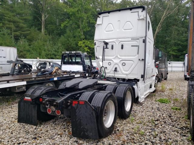 2021 Freightliner Cascadia 126