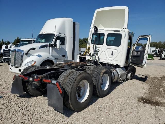 2020 Freightliner Cascadia 116