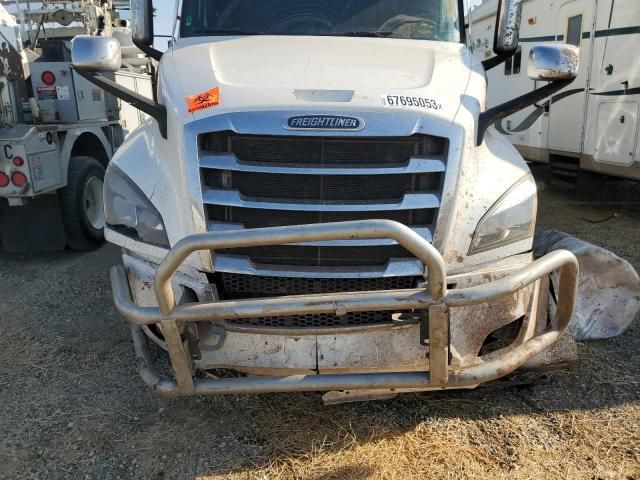 2021 Freightliner Cascadia 126