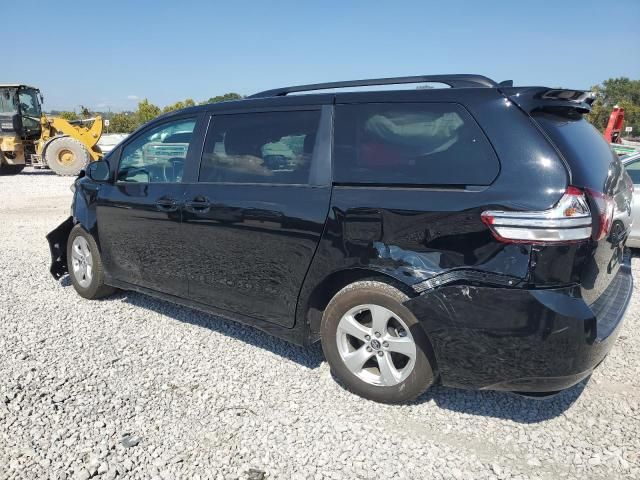 2019 Toyota Sienna LE