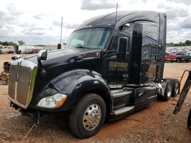 2017 Kenworth Construction T680