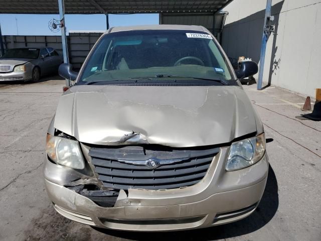 2005 Chrysler Town & Country