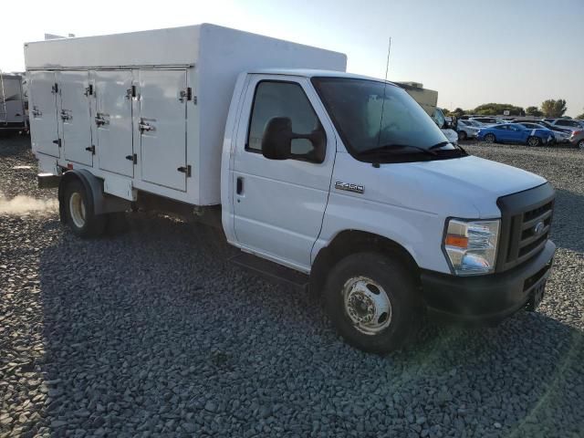 2017 Ford E450 Super Duty Refrigerated Truck