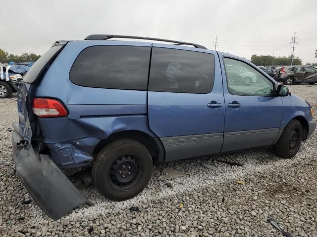 2001 Toyota Sienna LE