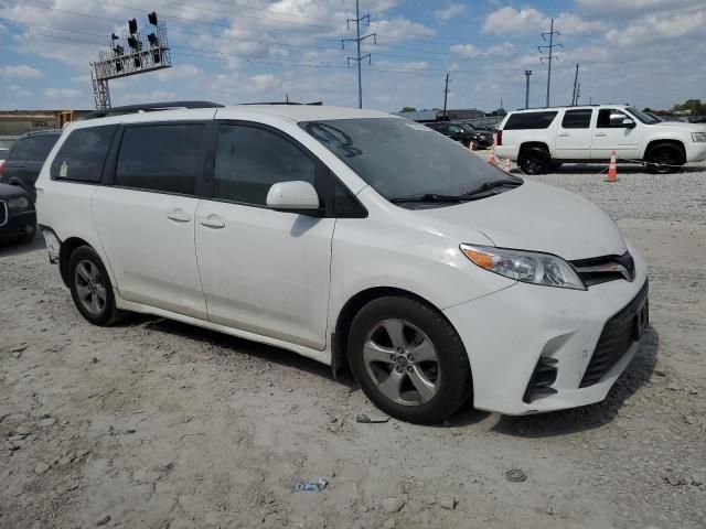 2018 Toyota Sienna LE