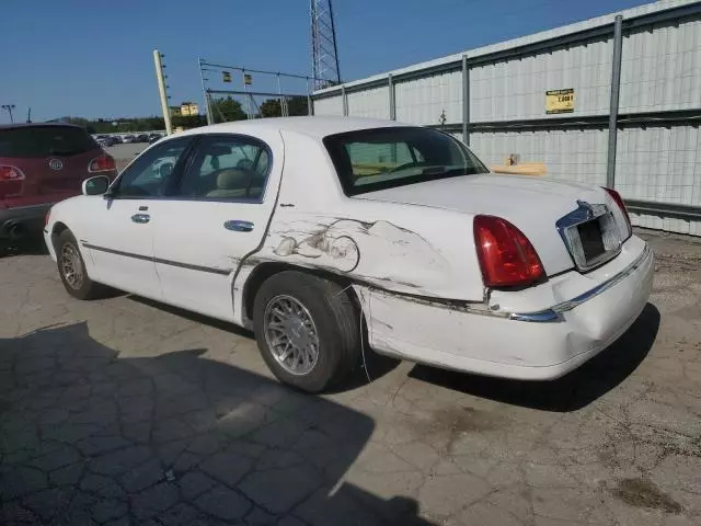 2001 Lincoln Town Car Signature