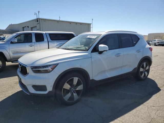 2019 Volvo XC40 T5 Momentum