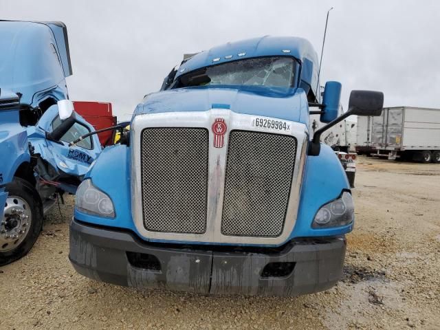 2017 Kenworth Construction T680