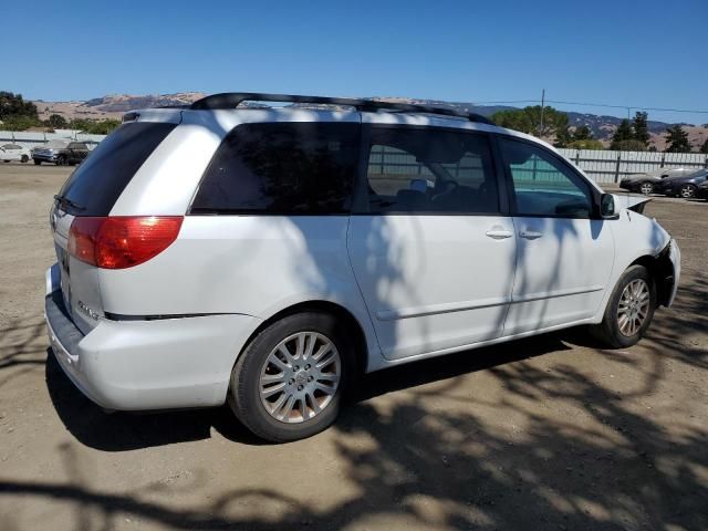 2010 Toyota Sienna XLE