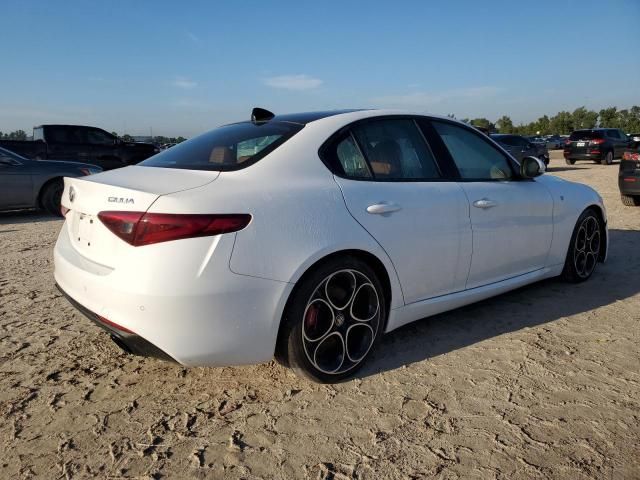 2022 Alfa Romeo Giulia Super