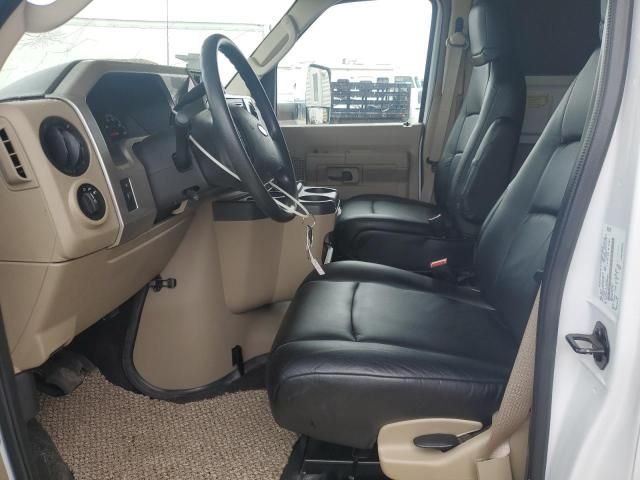 2016 Ford Econoline E450 Super Duty Cutaway Van