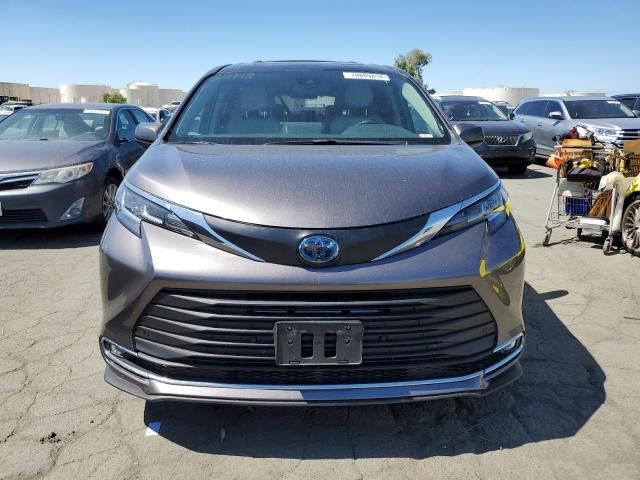 2021 Toyota Sienna XLE