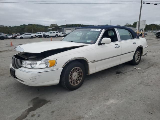 1999 Lincoln Town Car Signature