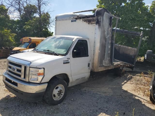 2021 Ford Econoline E350 Super Duty Cutaway Van