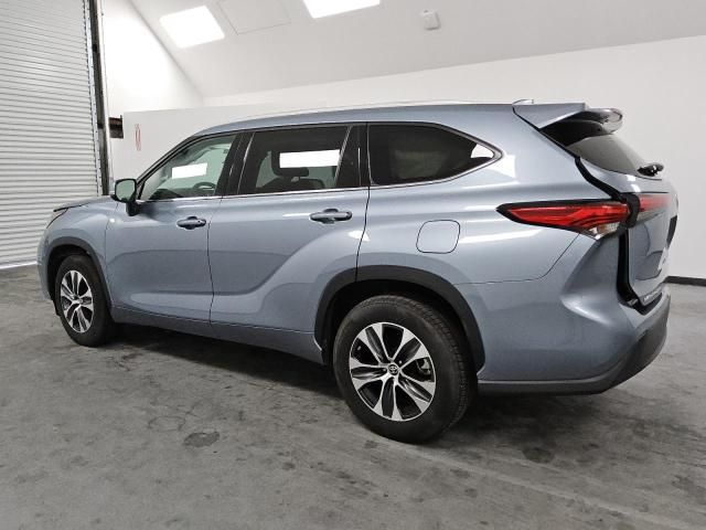 2022 Toyota Highlander Hybrid XLE