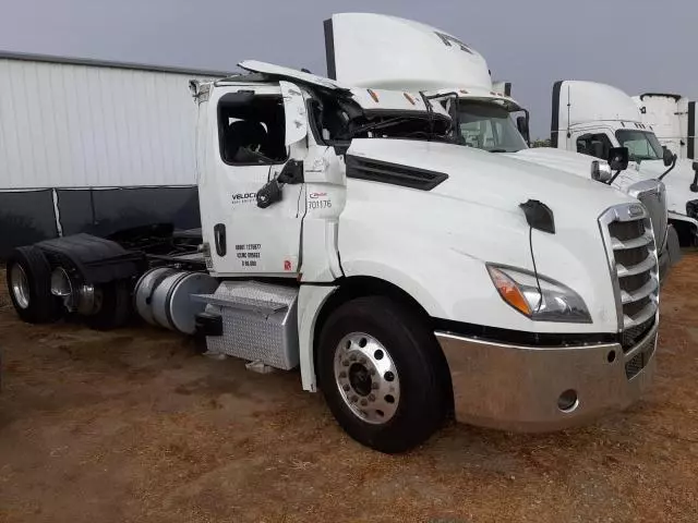 2023 Freightliner Cascadia 126