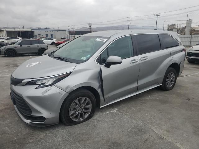 2021 Toyota Sienna LE