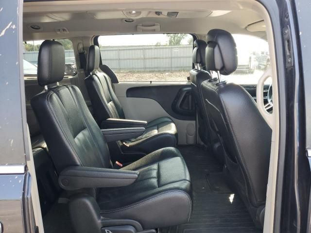 2014 Chrysler Town & Country Touring L