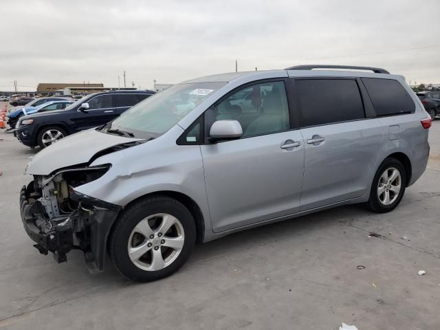 2016 Toyota Sienna LE