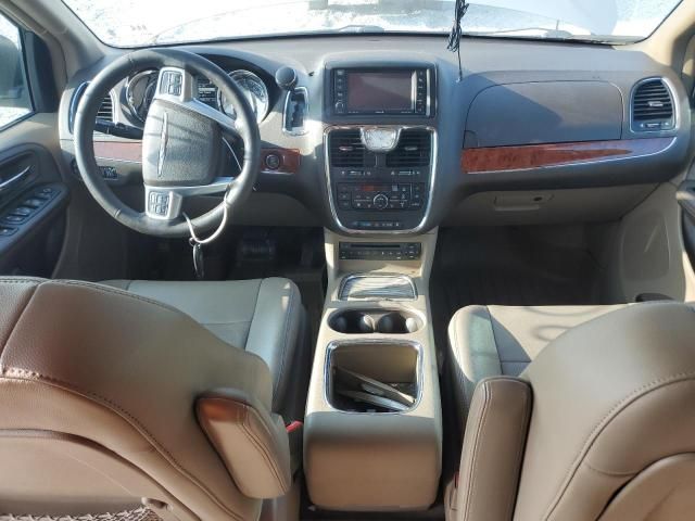 2013 Chrysler Town & Country Touring L