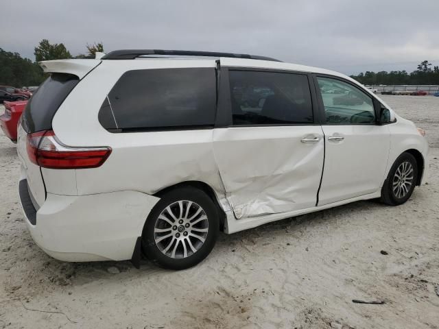 2020 Toyota Sienna XLE