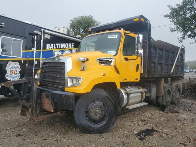 2013 Freightliner 114SD