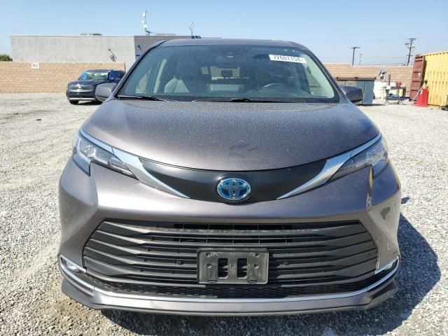 2022 Toyota Sienna XLE