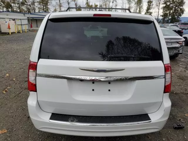 2016 Chrysler Town & Country Touring