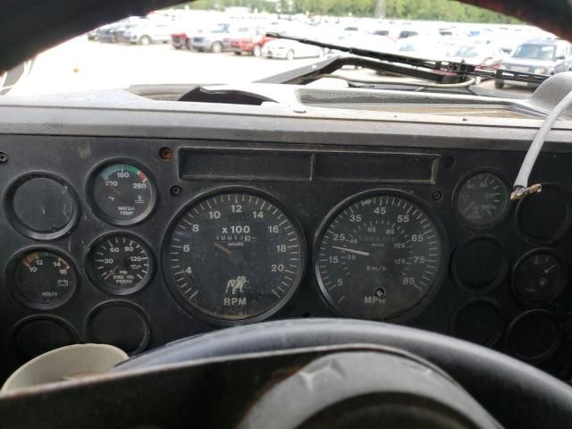 2000 Mack 600 CH600