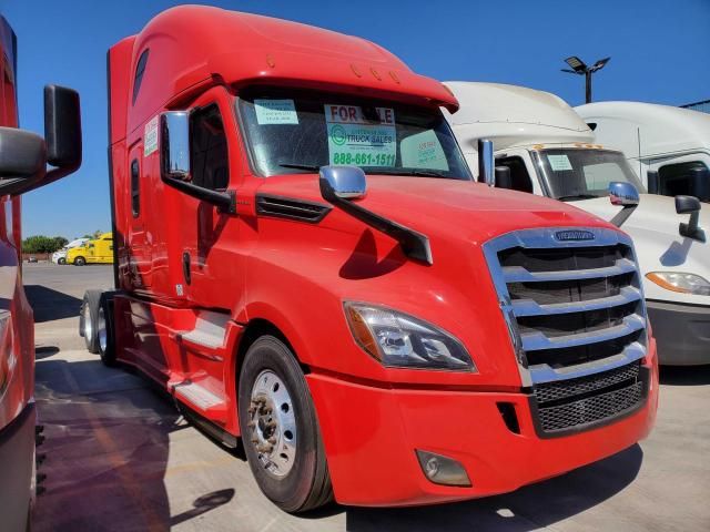 2020 Freightliner Cascadia 126