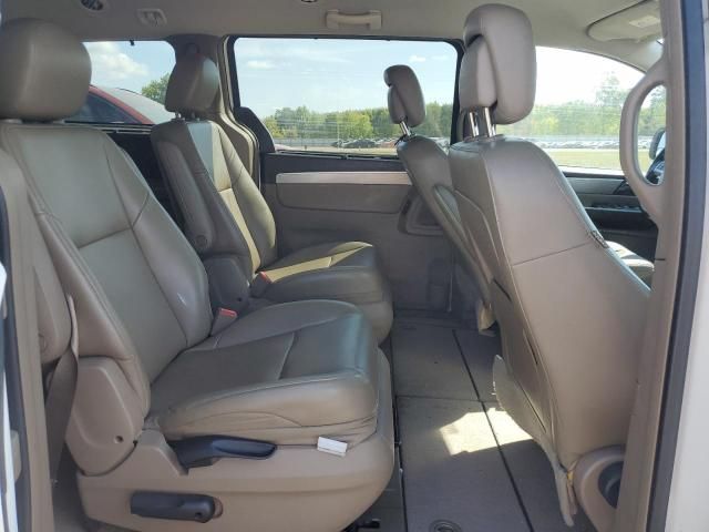 2012 Volkswagen Routan SE