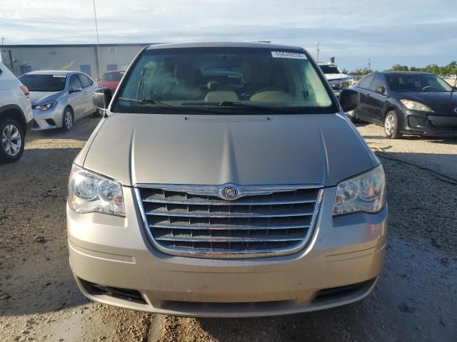 2009 Chrysler Town & Country LX