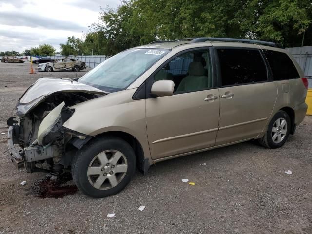 2004 Toyota Sienna CE