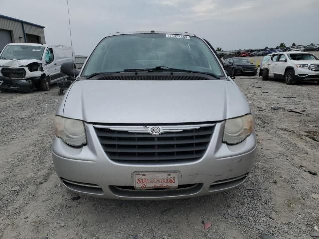 2007 Chrysler Town & Country LX