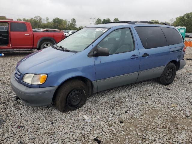 2001 Toyota Sienna LE