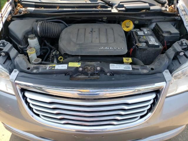 2016 Chrysler Town & Country Touring L