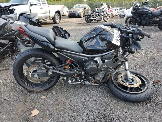 2011 Yamaha FZ6 R