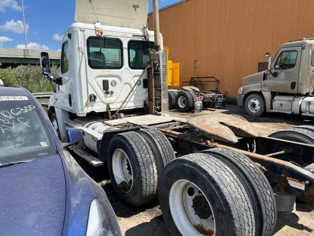 2011 Freightliner Cascadia 125