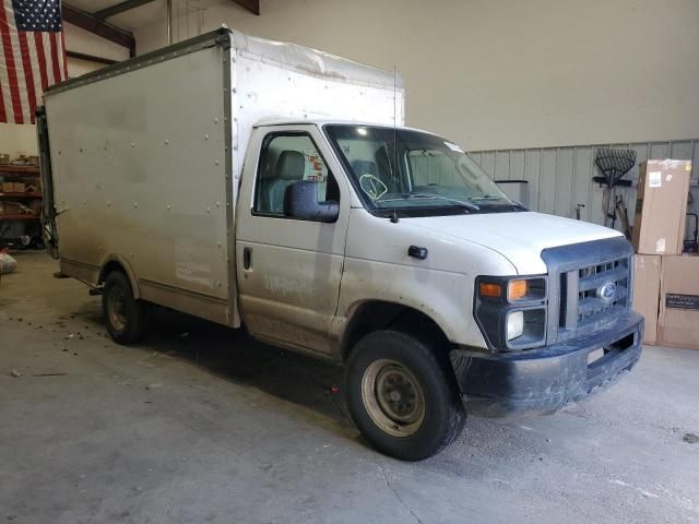 2012 Ford Econoline E350 Super Duty Cutaway Van