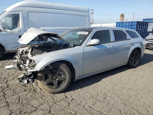 2005 Dodge Magnum SE