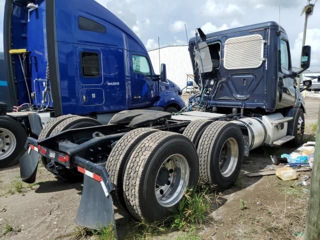 2019 Freightliner Cascadia 126