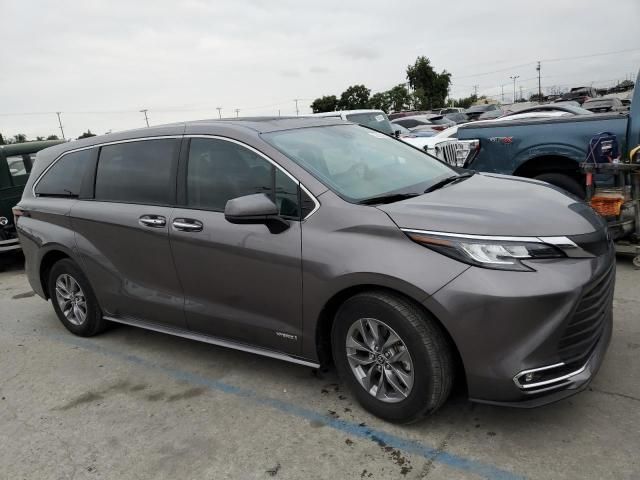 2021 Toyota Sienna XLE