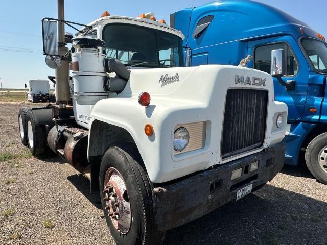 1979 Mack R-600