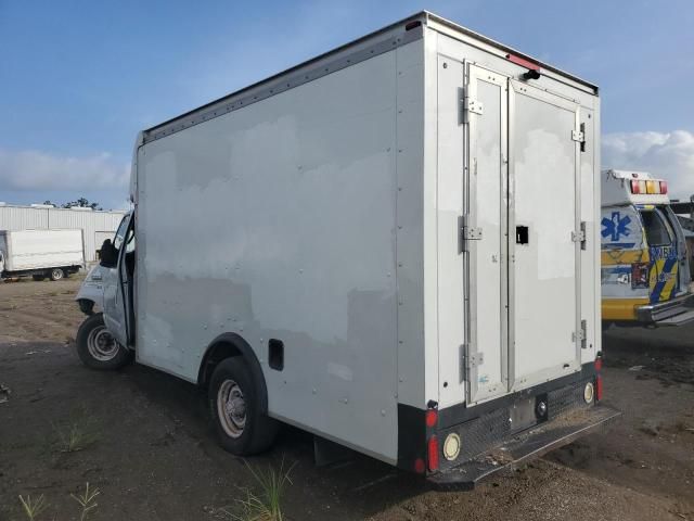 2014 Ford Econoline E350 Super Duty Cutaway Van