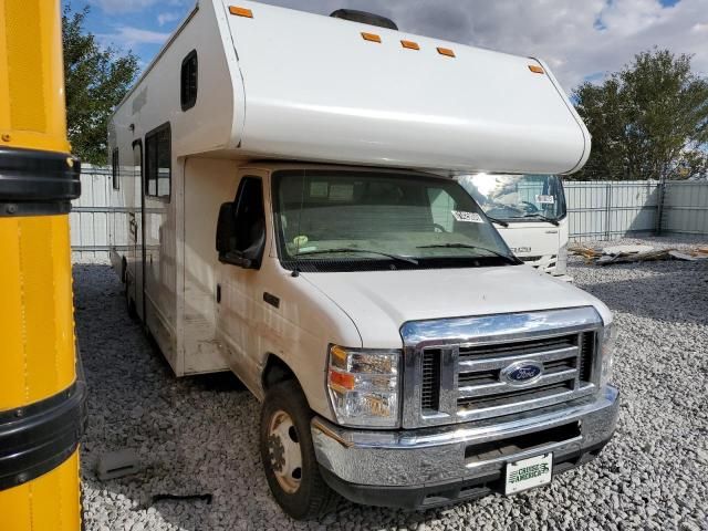 2019 Ford Econoline E450 Super Duty Cutaway Van