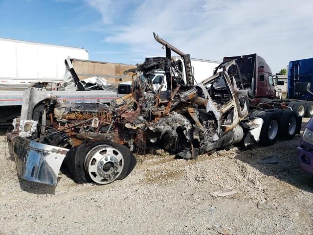 2015 Kenworth Construction T680