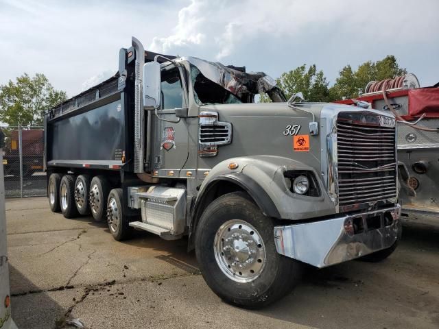 2017 Freightliner 122SD