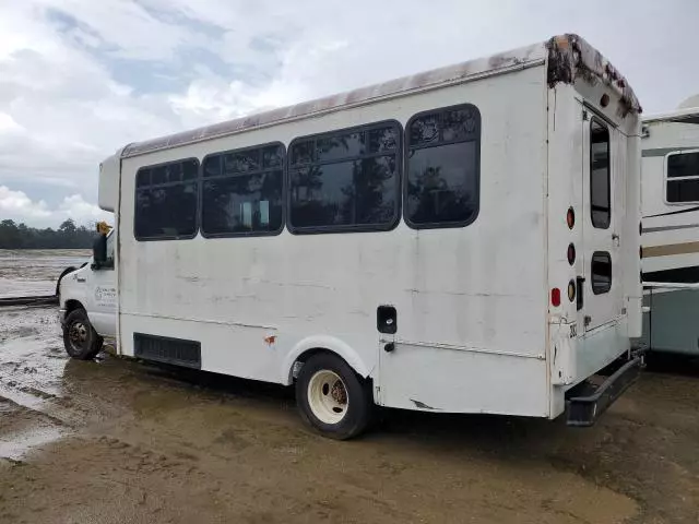 2008 Ford Econoline E450 Super Duty Cutaway Van