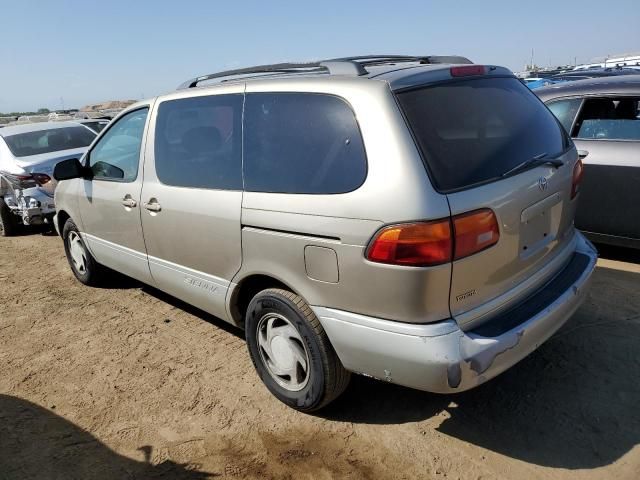 2000 Toyota Sienna LE